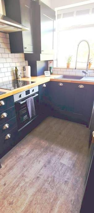 The Wolf's Den Апартаменты Patrington